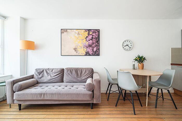 2 Bedroom Terraced House For Sale In Weymouth Terrace, Hackney, E2