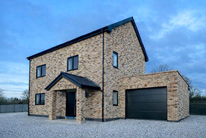 4 Bedroom Detached House For Sale In Green Oak Close, Basildon, SS15