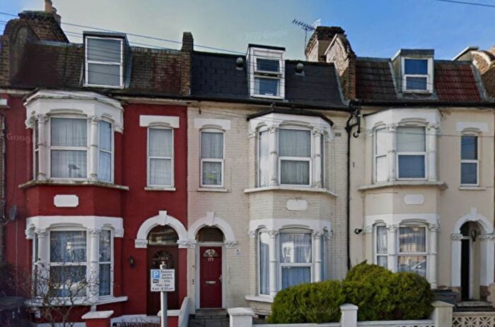 Studio To Rent In Harringay Road, London, N15