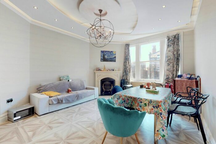 2 Bedroom Flat To Rent In Alexandra Court, Maida Vale, London, W9