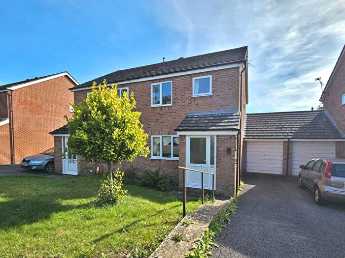 3 Bedroom Semi-Detached House For Sale In Hood Close, Glastonbury, BA6