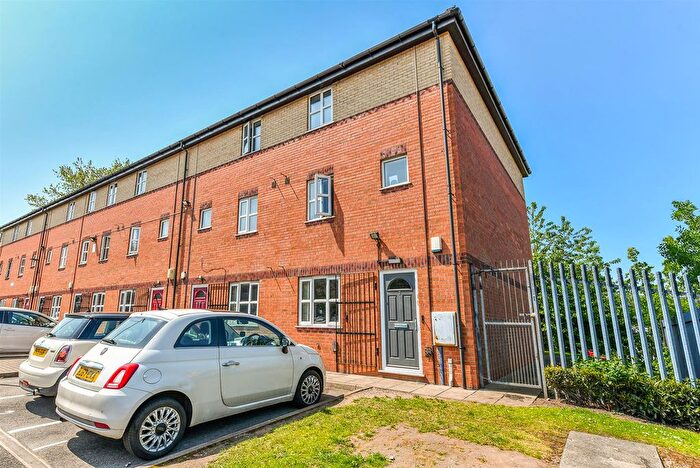 6 Bedroom End Terrace House For Sale In Gadd Street, Nottingham, NG7