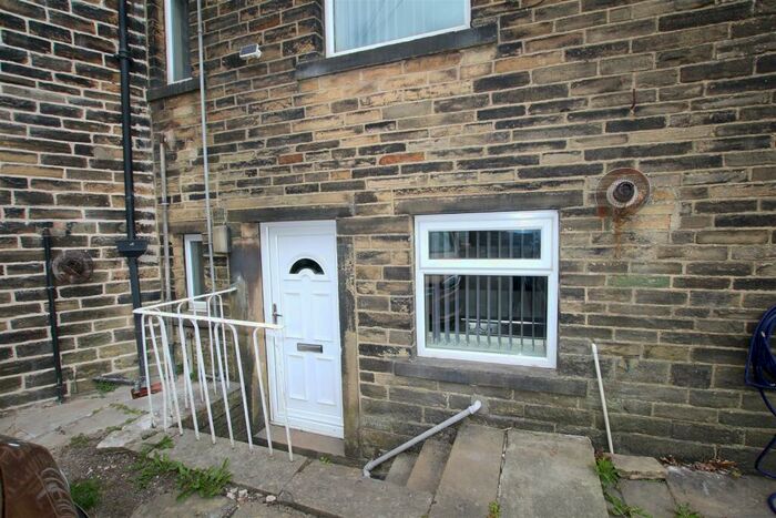 Studio To Rent In High Croft, Queensbury, Bradford, BD13