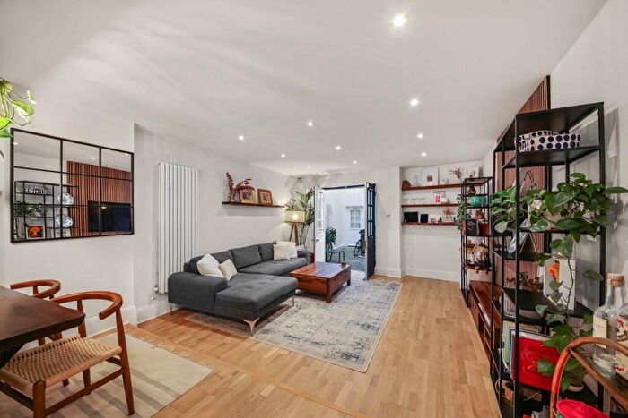 2 Bedroom Maisonette For Sale In Wheler Street, Spitalfields, London, E1