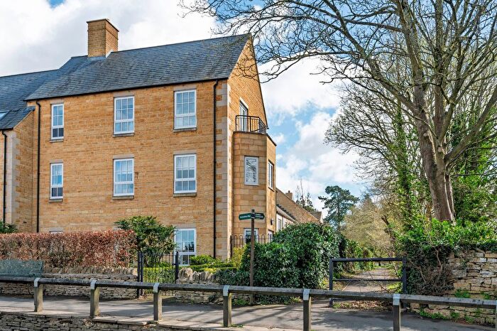 2 Bedroom Flat For Sale In Station Road, Bourton-On-The-Water, GL54