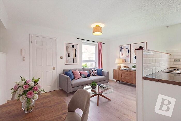 1 Bedroom Flat For Sale In Richmond Road, Romford, RM1