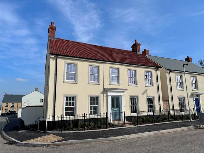 4 Bedroom Detached House For Sale In Stoke Meadow, Calne, SN11