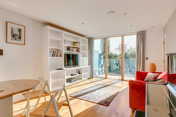 2 Bedroom Flat To Rent In Kew Bridge Road, Brentford, TW8