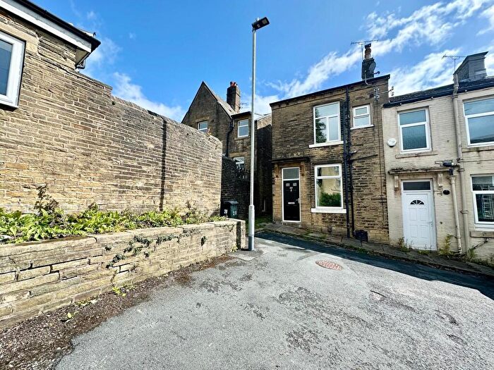 2 Bedroom End Of Terrace House To Rent In Providence Terrace, Thornton, BD13