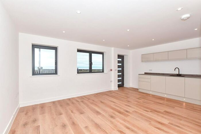 1 Bedroom Flat For Sale In Pier View, St. George's Terrace, Herne Bay, Kent, CT6