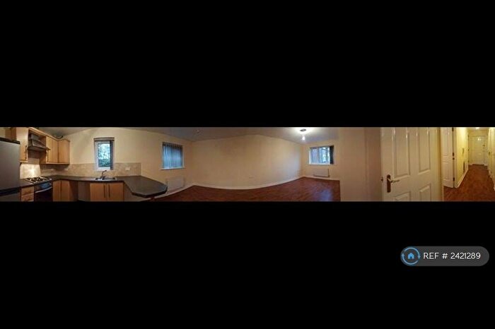 2 Bedroom Flat To Rent In Victoria Lane, Whitefield, Manchester, M45