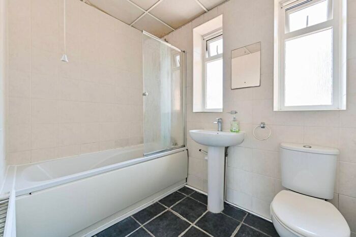 3 Bedroom Flat To Rent In London Road, Mitcham, CR4