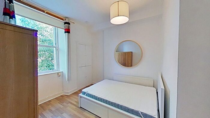 2 Bedroom Flat To Rent In Cheyne Street, Edinburgh, Midlothian, EH4