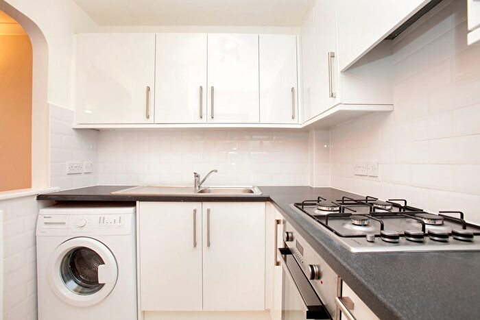 1 Bedroom Flat To Rent In Cambridge Park, East Twickenham, TW1