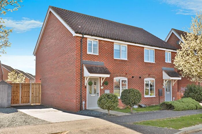 3 Bedroom Semi-Detached House For Sale In Oak Road, Dereham, NR20