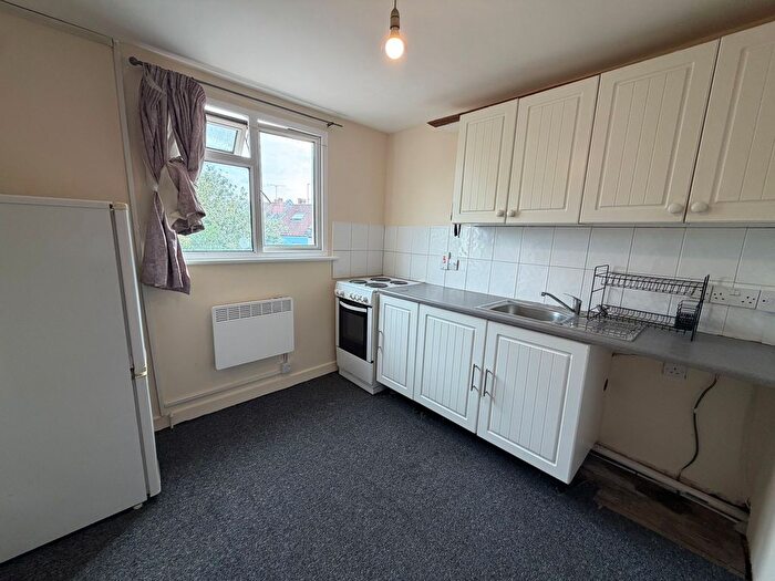 1 Bedroom Flat To Rent In Mina Road, St Werburghs, BS2