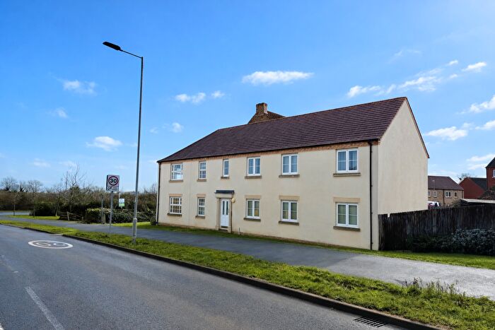 2 Bedroom Flat For Sale In Kings Avenue, Ely, Cambridgeshire, CB7