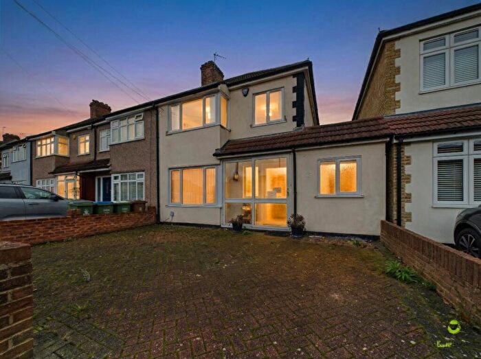 3 Bedroom End Of Terrace House For Sale In Dunwich Road, Bexleyheath, Kent, DA7