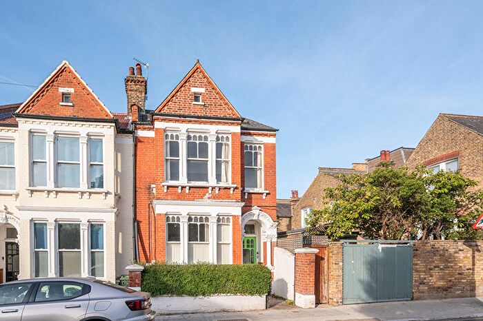 2 Bedroom Flat For Sale In Chestnut Grove, Nightingale Triangle, London, SW12