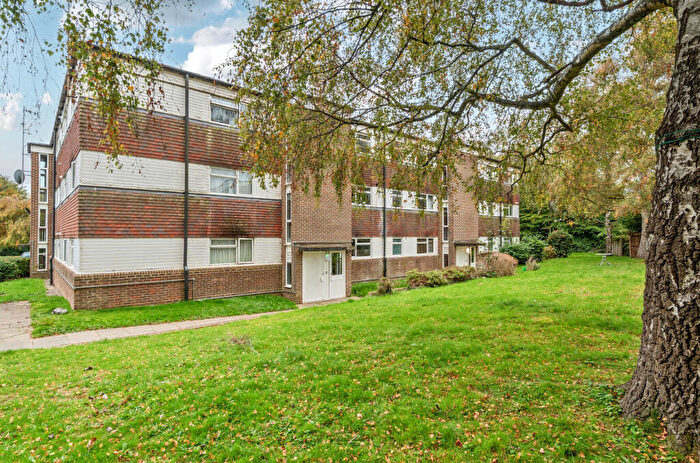 2 Bedroom Apartment For Sale In Gilligan Close, Horsham, West Sussex, RH12