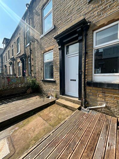 2 Bedroom Terraced House To Rent In Livingstone Street, Halifax, HX3