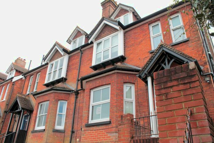 1 Bedroom Flat To Rent In Grovehill Road, Redhill, RH1