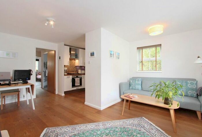 2 Bedroom Flat To Rent In Shaftesbury Gardens, London, NW10