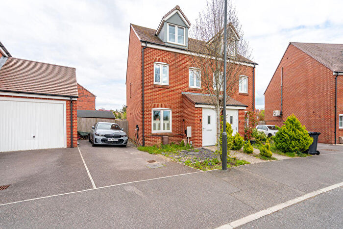 3 Bedroom Semi Detached House For Sale In Osborn Drive, Chichester, PO20