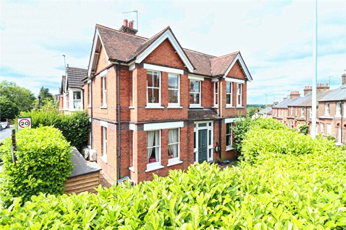 2 Bedroom Flat For Sale In Gombards, St. Albans, Hertfordshire, AL3
