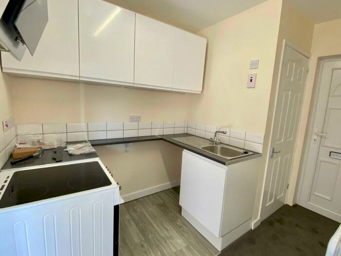1 Bedroom Flat To Rent In Westbourne Road, Downend, Bristol, BS16