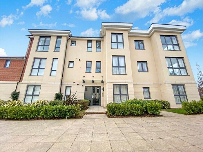 2 Bedroom Flat For Sale In Somerset Court, Northfleet, Kent, DA11