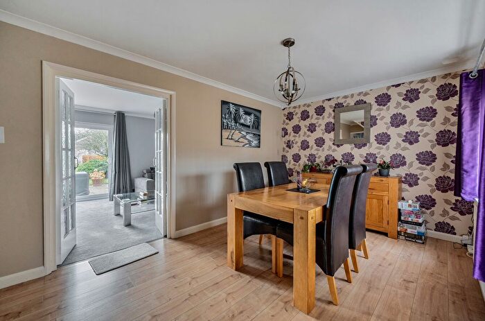 3 Bedroom Bungalow For Sale In Victoria Road, Mortimer Common, Reading, Berkshire, RG7