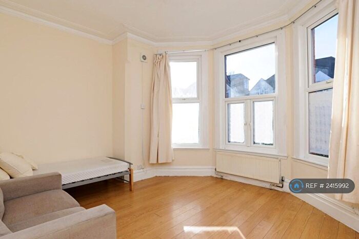 Studio To Rent In Lichfield Grove, London, N3