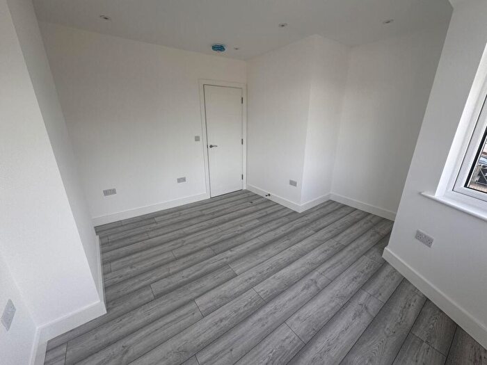 2 Bedroom House To Rent In Hamilton Avenue, Edmonton, N9