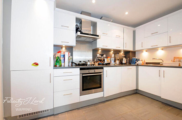 2 Bedroom Apartment To Rent In Wapping Lane, London, E1W