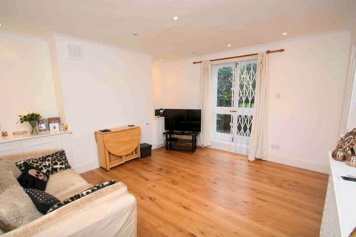 1 Bedroom Flat To Rent In Spencer Walk, London, SW15