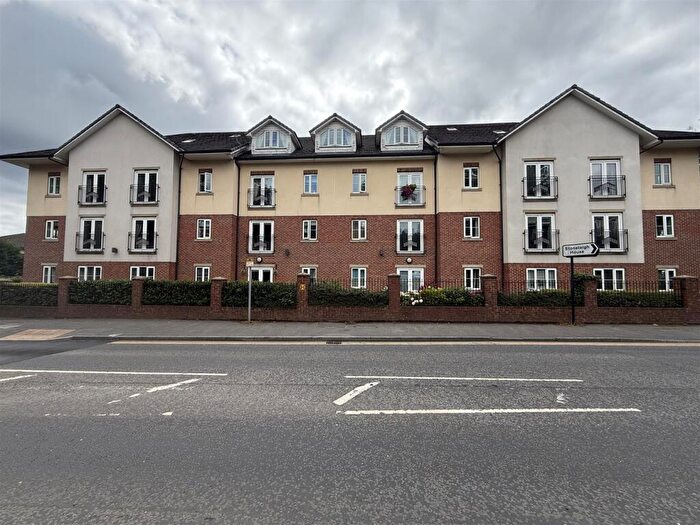 2 Bedroom Apartment For Sale In Badgers Rake, Oldham Road, Springhead, Oldham, OL4