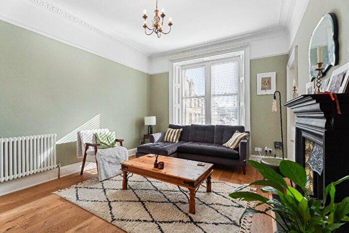 2 Bedroom Flat For Sale In / Roseburn Place, Roseburn, Edinburgh, EH12