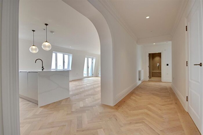 3 Bedroom Flat For Sale In St. Helens Parade, Southsea, PO4