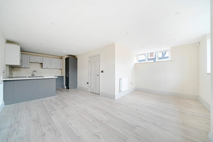 3 Bedroom Maisonette To Rent In Farncombe Street, Godalming, GU7