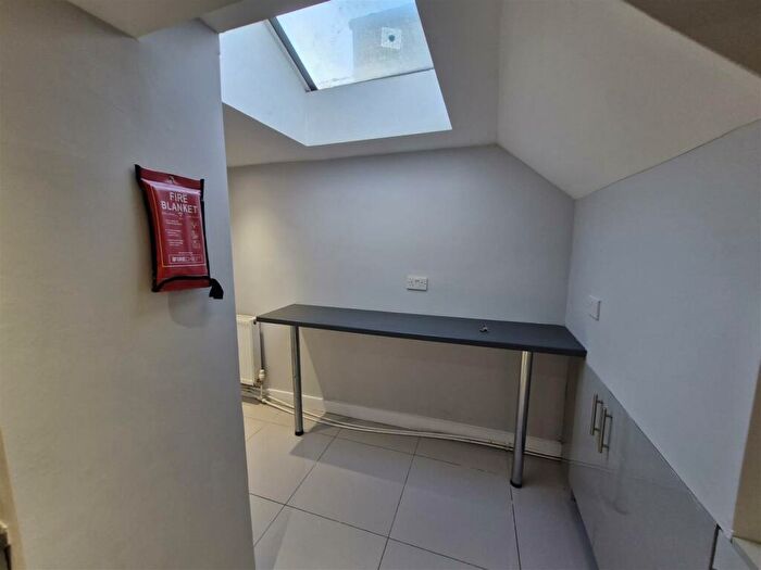5 Bedroom Terraced House For Sale In Norwood Road, Reading, RG1