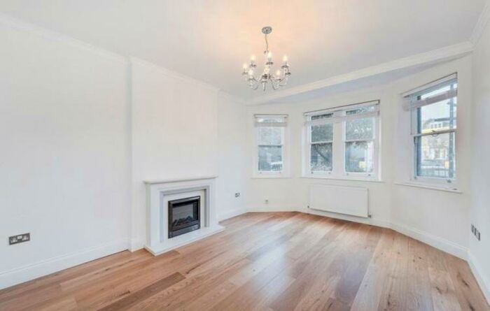 3 Bedroom Apartment To Rent In Ashburnham Road London, SW10