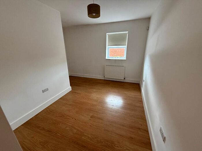 1 Bedroom Flat To Rent In Cowslip Road, South Woodford, London, E18