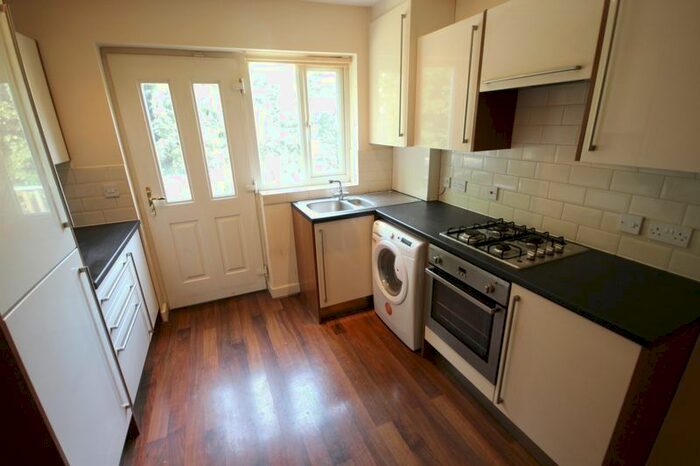 4 Bedroom Property To Rent In Grimthorpe Place, Headingley, Leeds, West Yorkshire, LS6