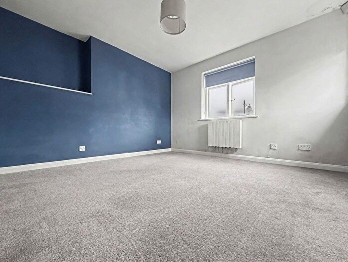 2 Bedroom Flat To Rent In The Square, Liphook, Hampshire, GU30