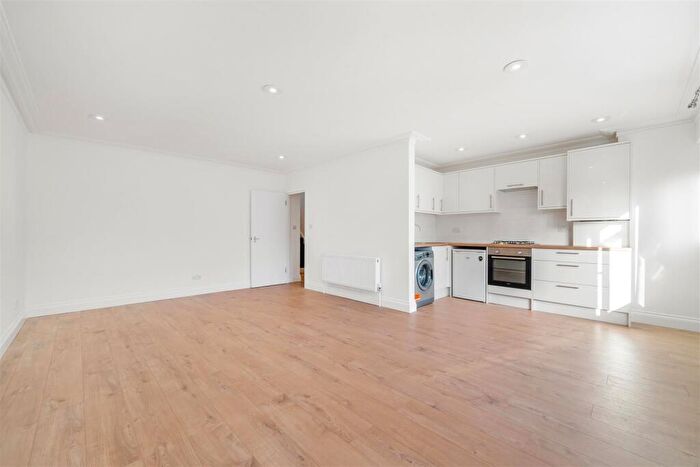 2 Bedroom Flat For Sale In Norwood Road, Herne Hill, SE24