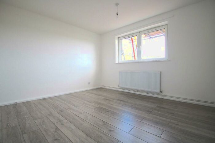 1 Bedroom Flat To Rent In Thornhill Gardens, Barking, IG11
