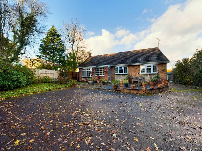 3 Bedroom Detached Bungalow For Sale In Clows Top, Kidderminster DY14