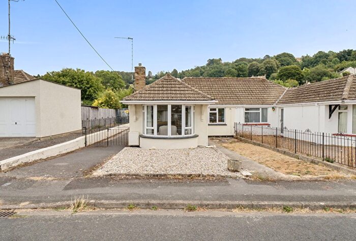 3 Bedroom Bungalow For Sale In Stringers Drive, Stroud, Gloucestershire, GL5
