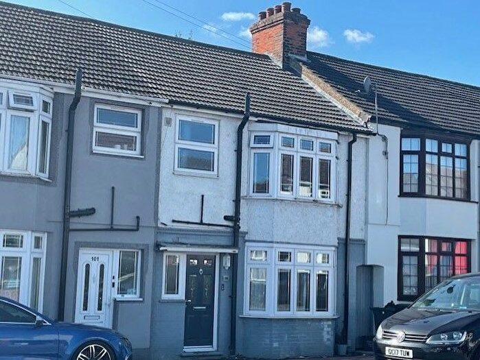 3 Bedroom Terraced House To Rent In Bradley Road, Luton, LU4